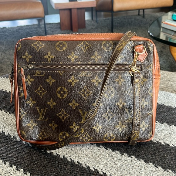 Louis Vuitton Handbags - Vintage Louis Vuitton camera bag monogram